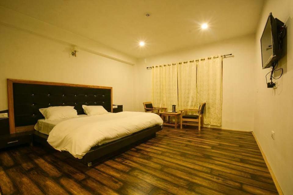 Hotel Om Ladakh Лех Екстериор снимка
