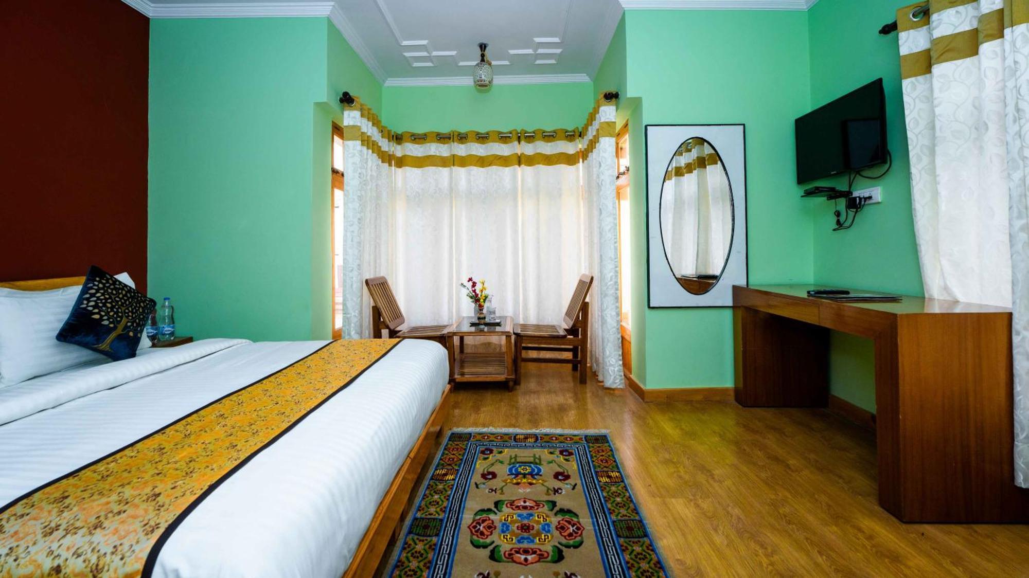 Hotel Om Ladakh Лех Екстериор снимка