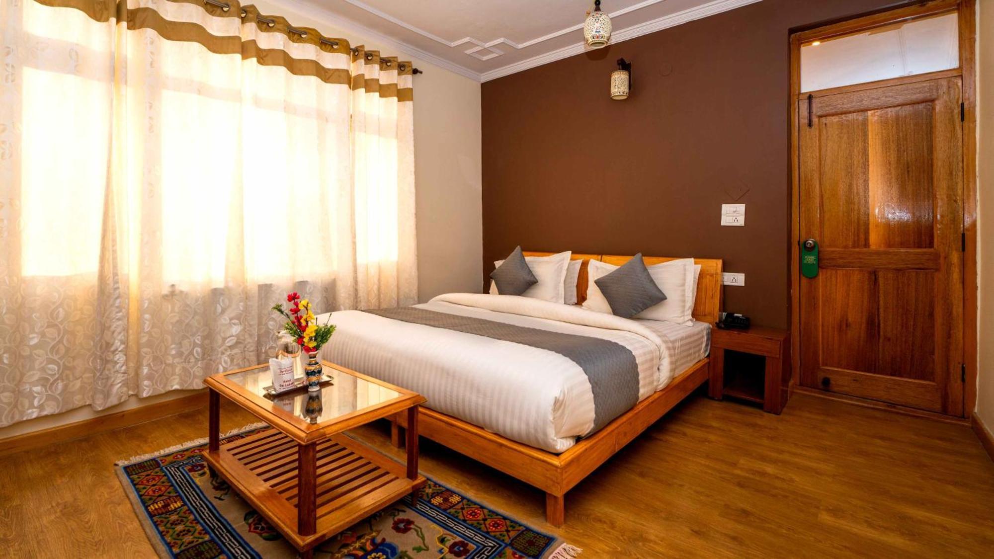 Hotel Om Ladakh Лех Екстериор снимка