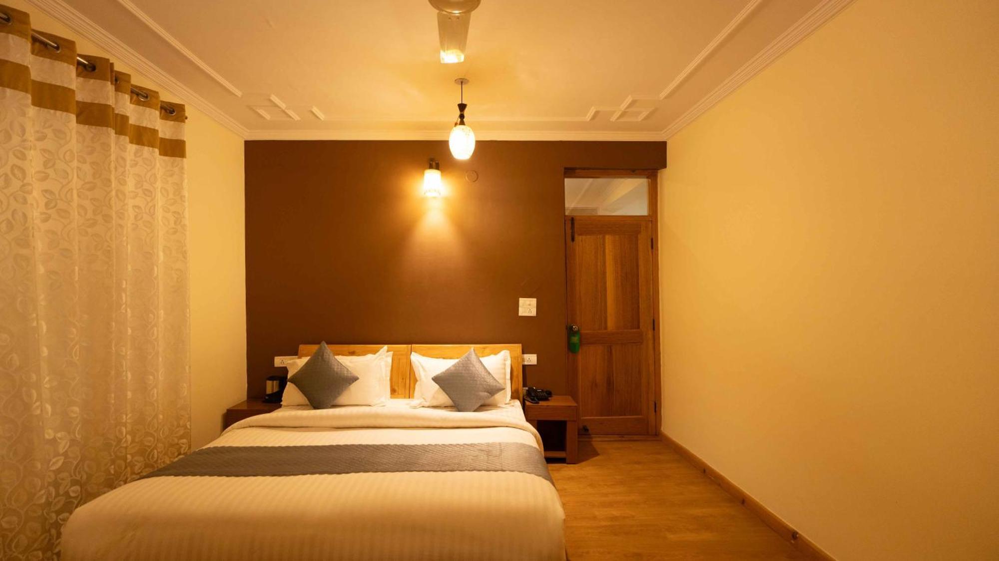 Hotel Om Ladakh Лех Екстериор снимка