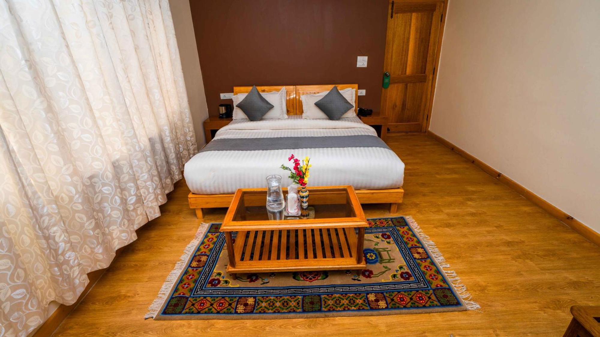 Hotel Om Ladakh Лех Екстериор снимка