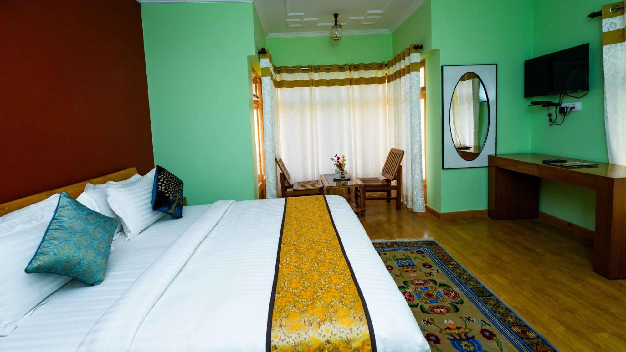 Hotel Om Ladakh Лех Екстериор снимка