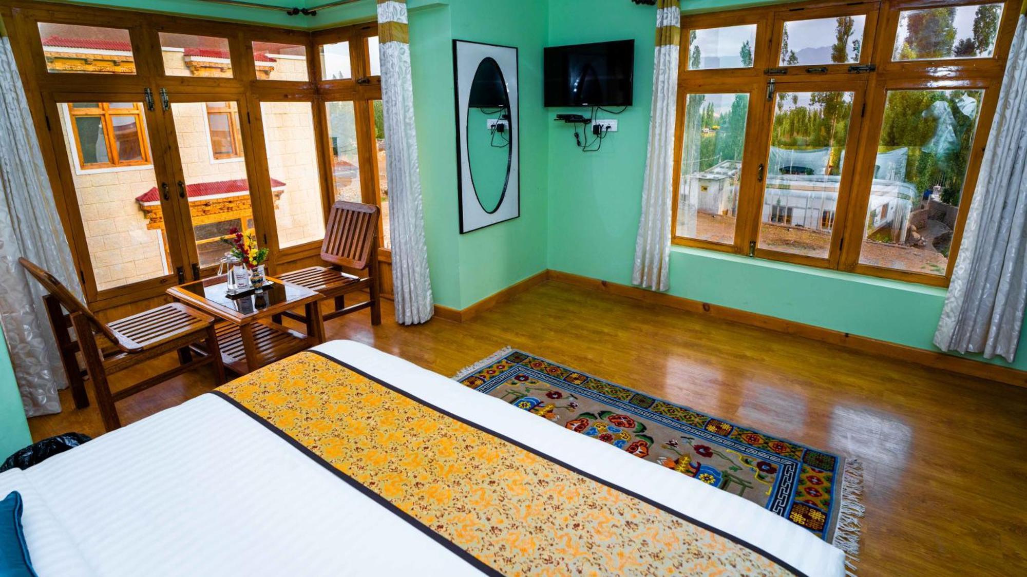 Hotel Om Ladakh Лех Екстериор снимка