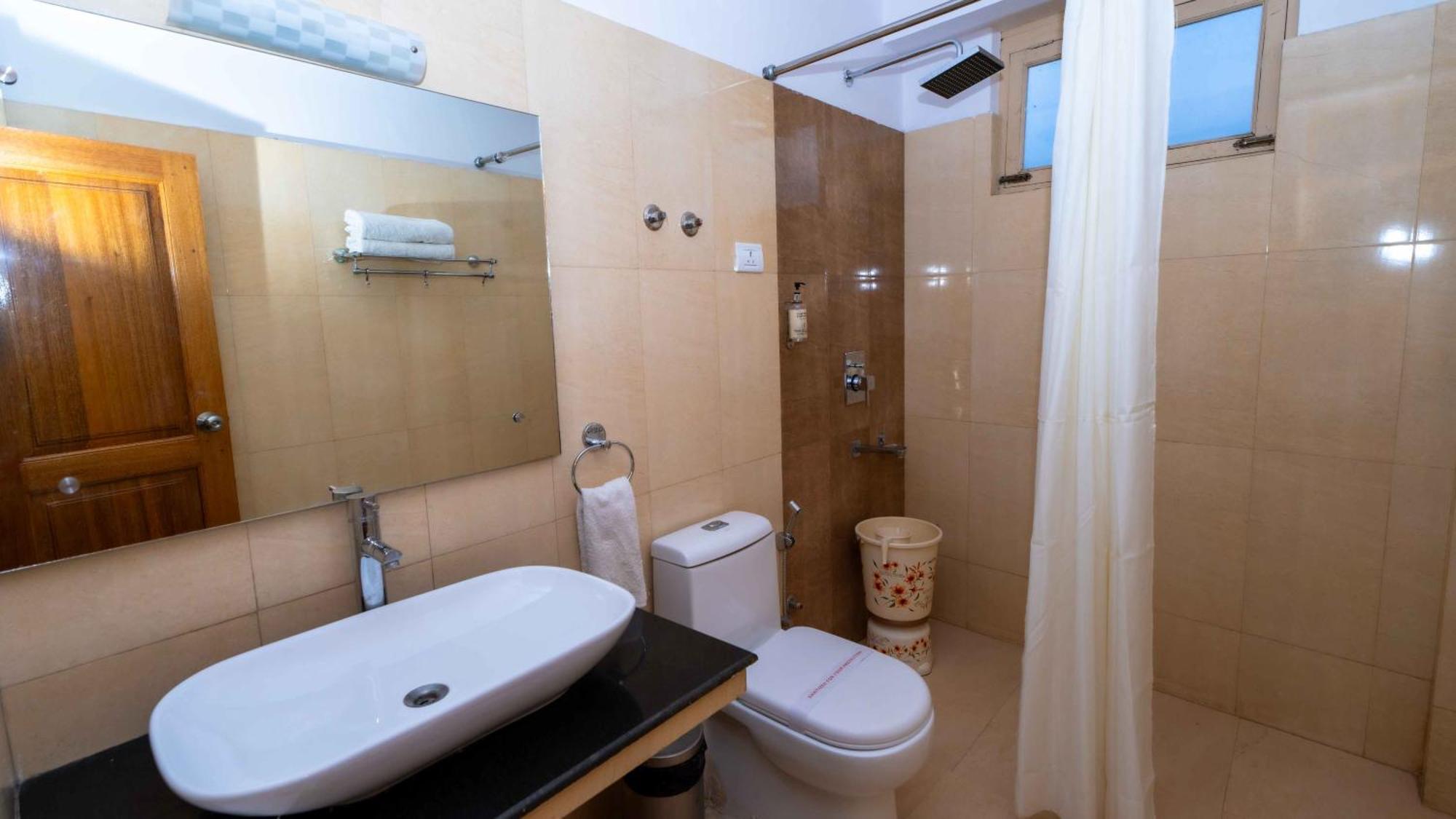 Hotel Om Ladakh Лех Екстериор снимка