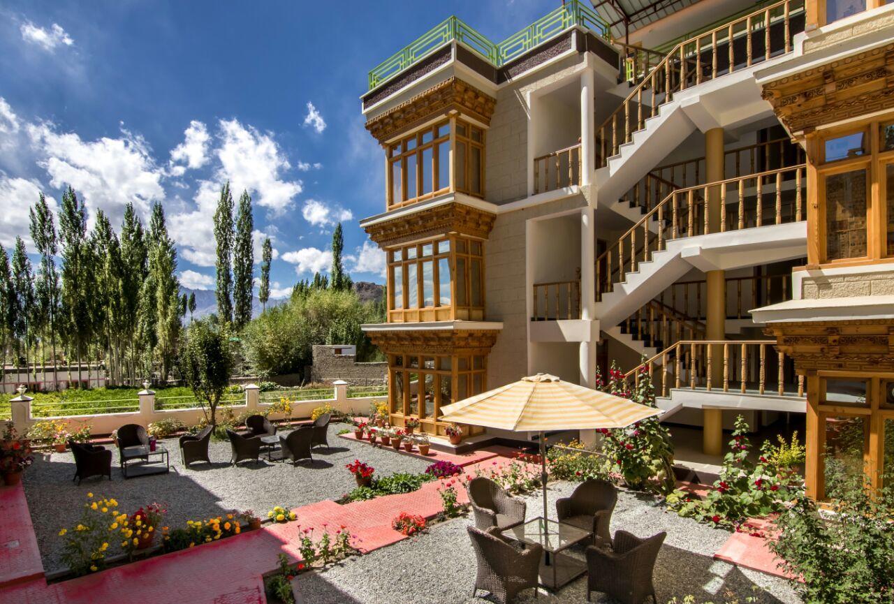 Hotel Om Ladakh Лех Екстериор снимка