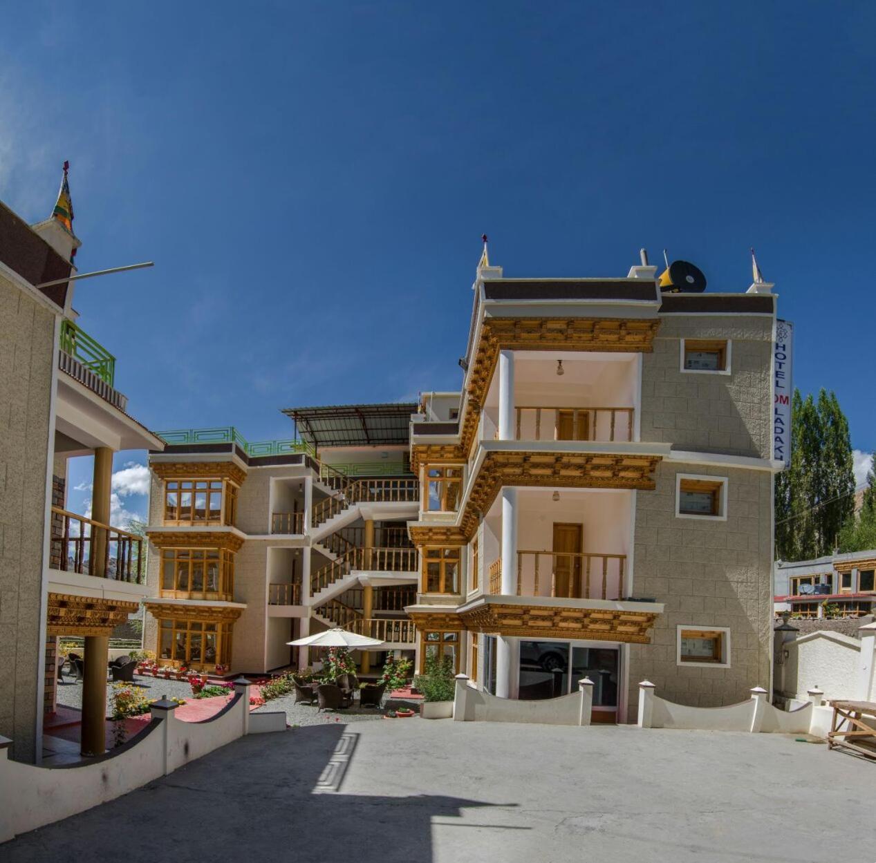 Hotel Om Ladakh Лех Екстериор снимка