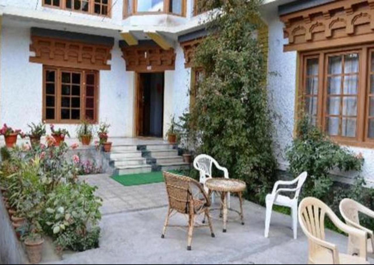 Hotel Om Ladakh Лех Екстериор снимка