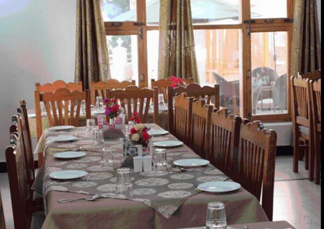 Hotel Om Ladakh Лех Екстериор снимка