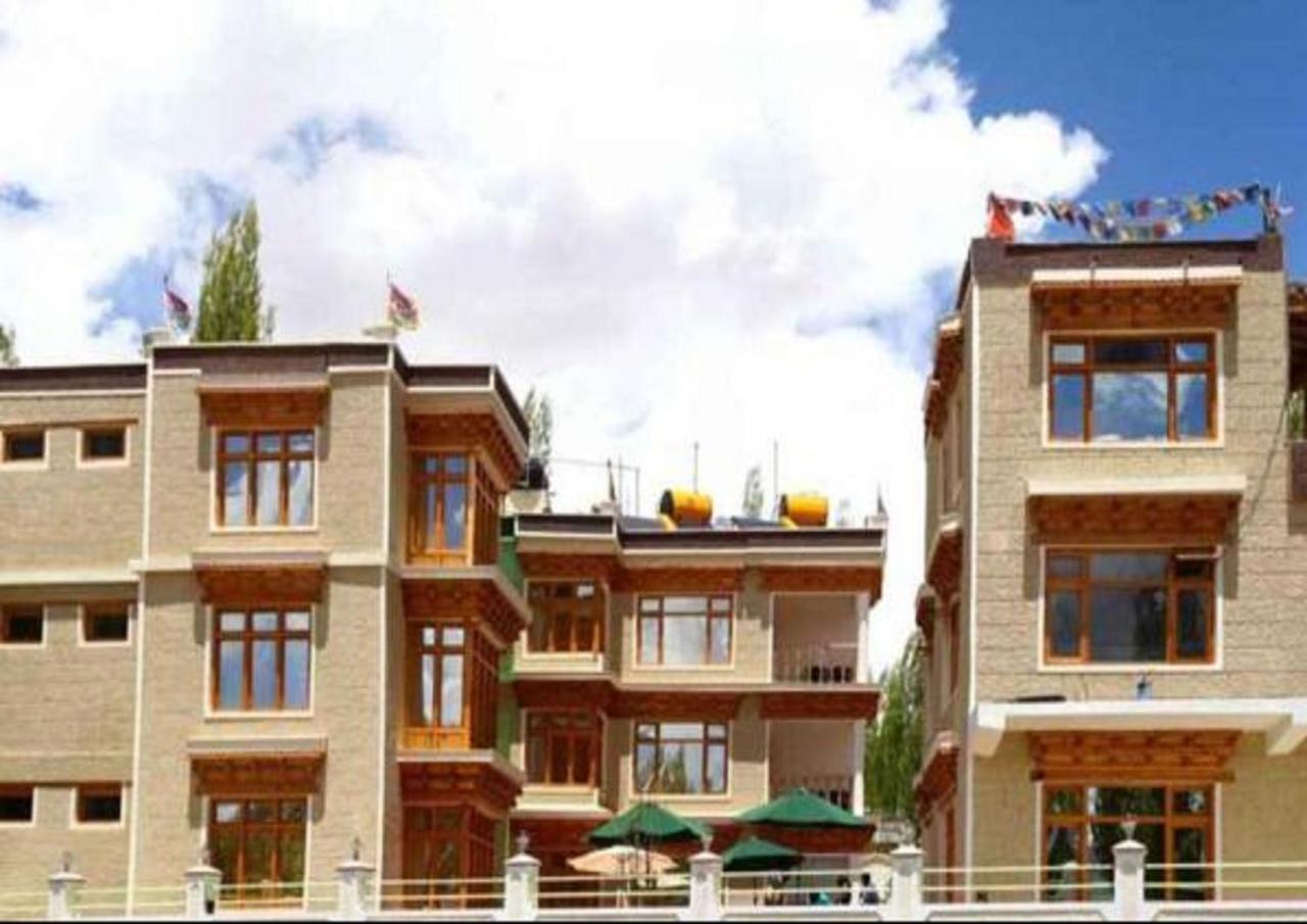 Hotel Om Ladakh Лех Екстериор снимка