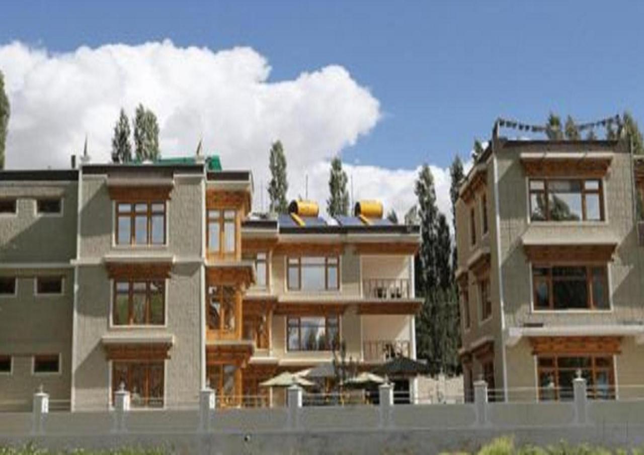 Hotel Om Ladakh Лех Екстериор снимка