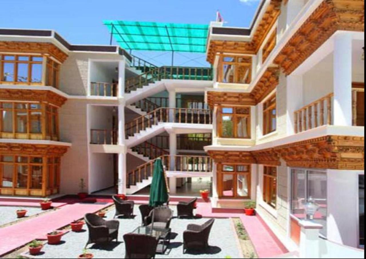 Hotel Om Ladakh Лех Екстериор снимка